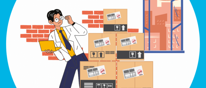 Imagem de capa de um gestor administrando seu estoque (caixas) na sua loja virtual para representar o artigo Ponta de estoque: o que é e como vender